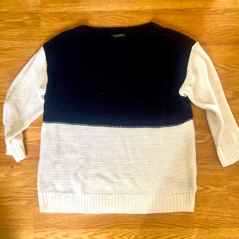 3/4 sleeve length sweater.